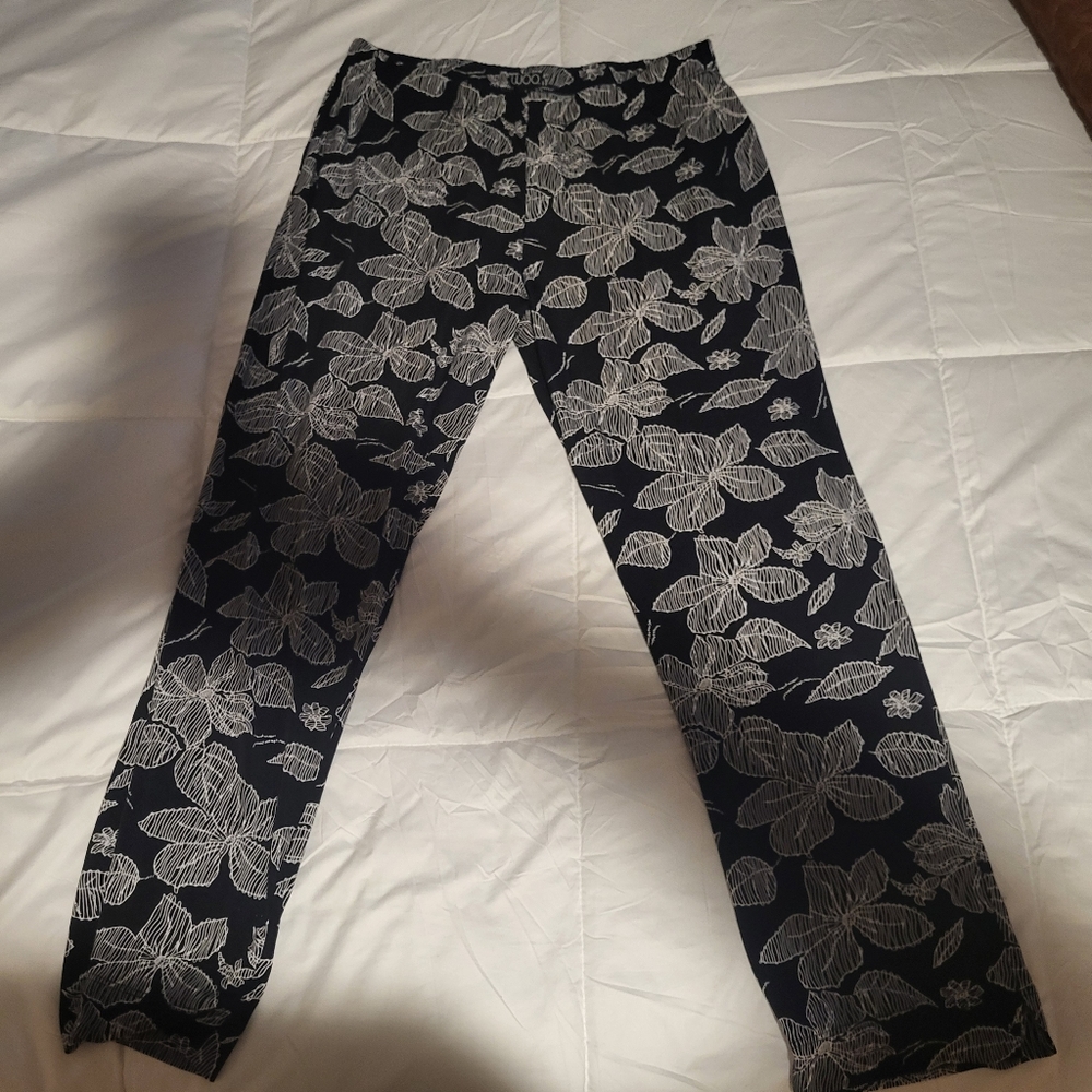 Floral Black and White Light Weight Capris